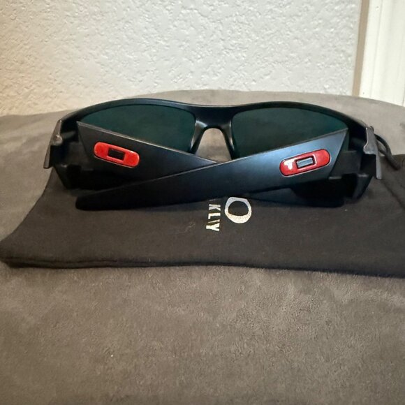 Oakley Sunglasses Gascan Matte Black Frame OO9014 Red Icons - Picture 5 of 6